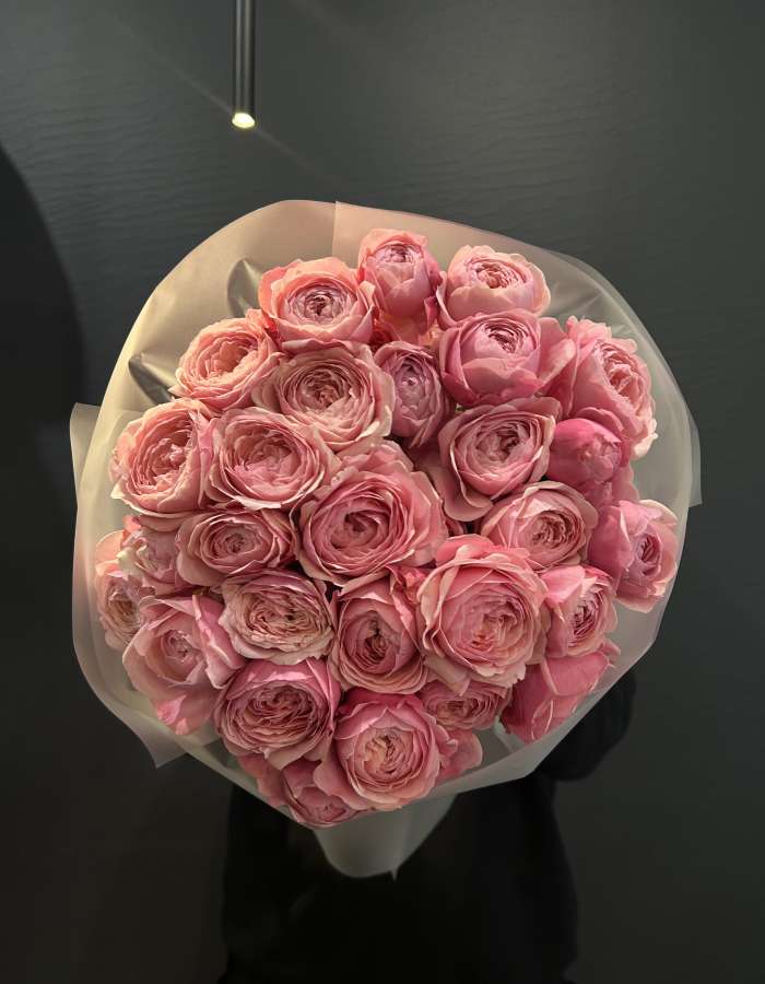 Букет из кустовых пионовидных роз "Непостижимость"