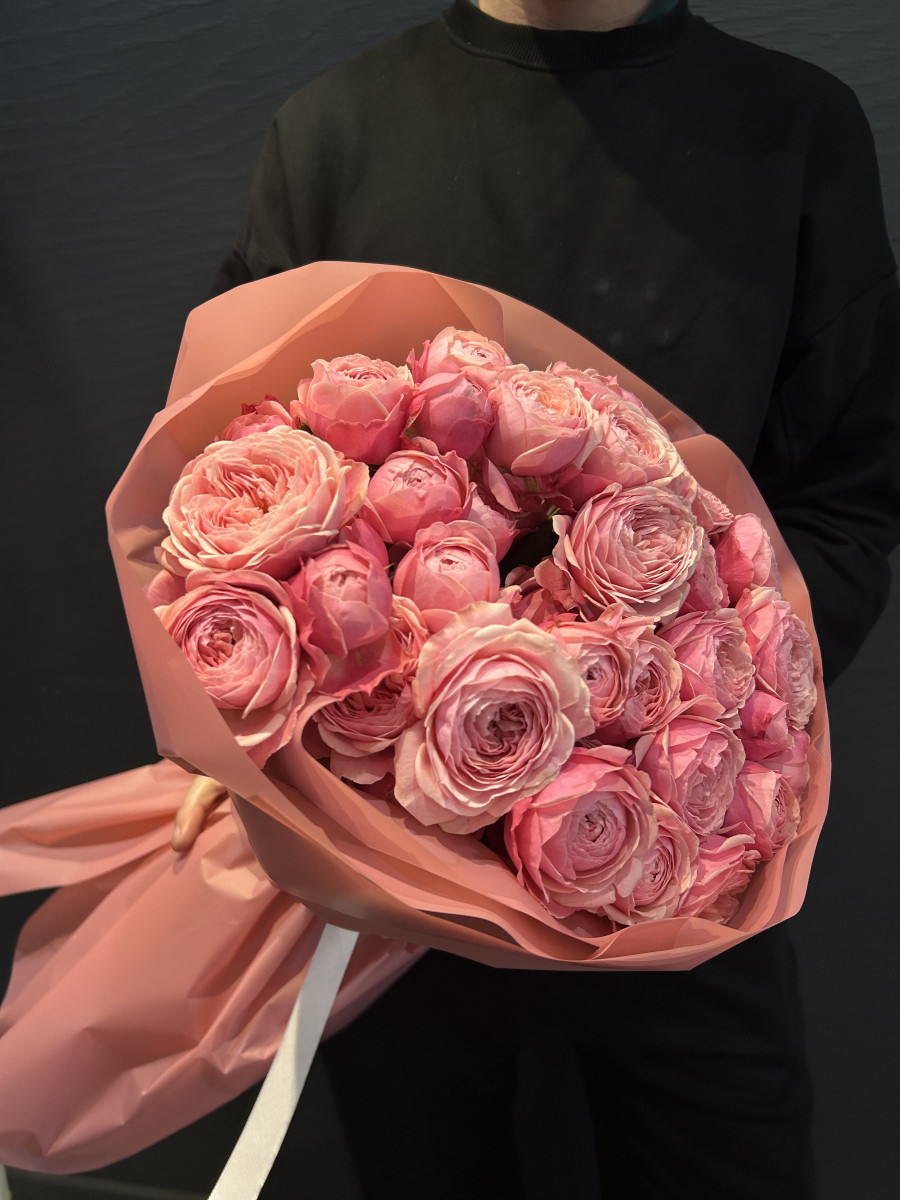 Букет из пионовидных кустовых роз "Карнавал страстей"