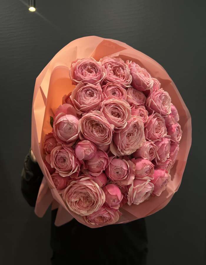 Букет из пионовидных кустовых роз "Карнавал страстей"