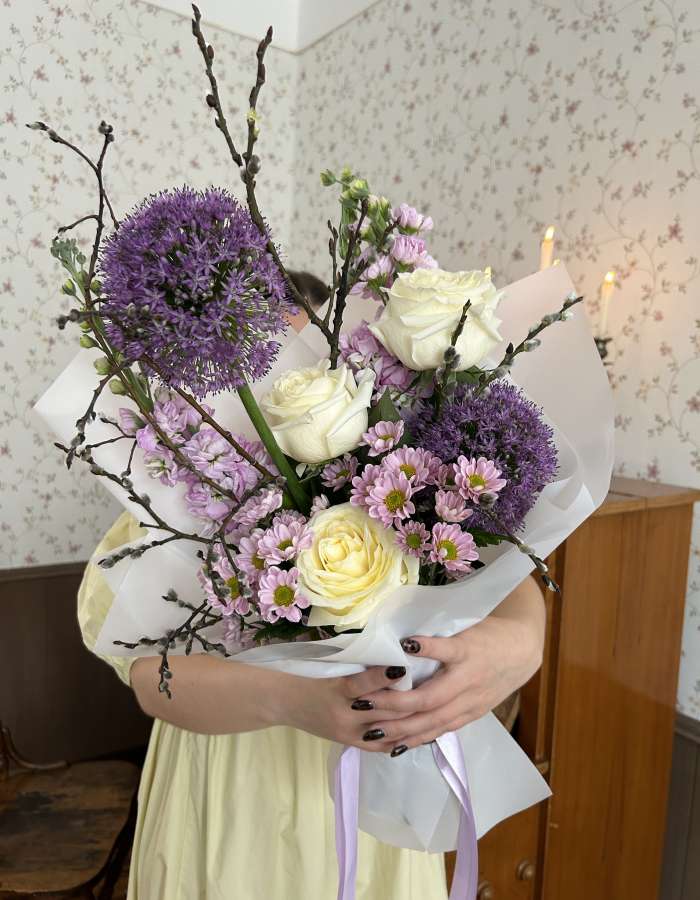 Пасхальный Букет из роз и вербы "Рассвет надежды"