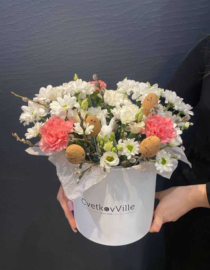 Пасхальная композиция из хризантем и диантусов "Утренняя роса"