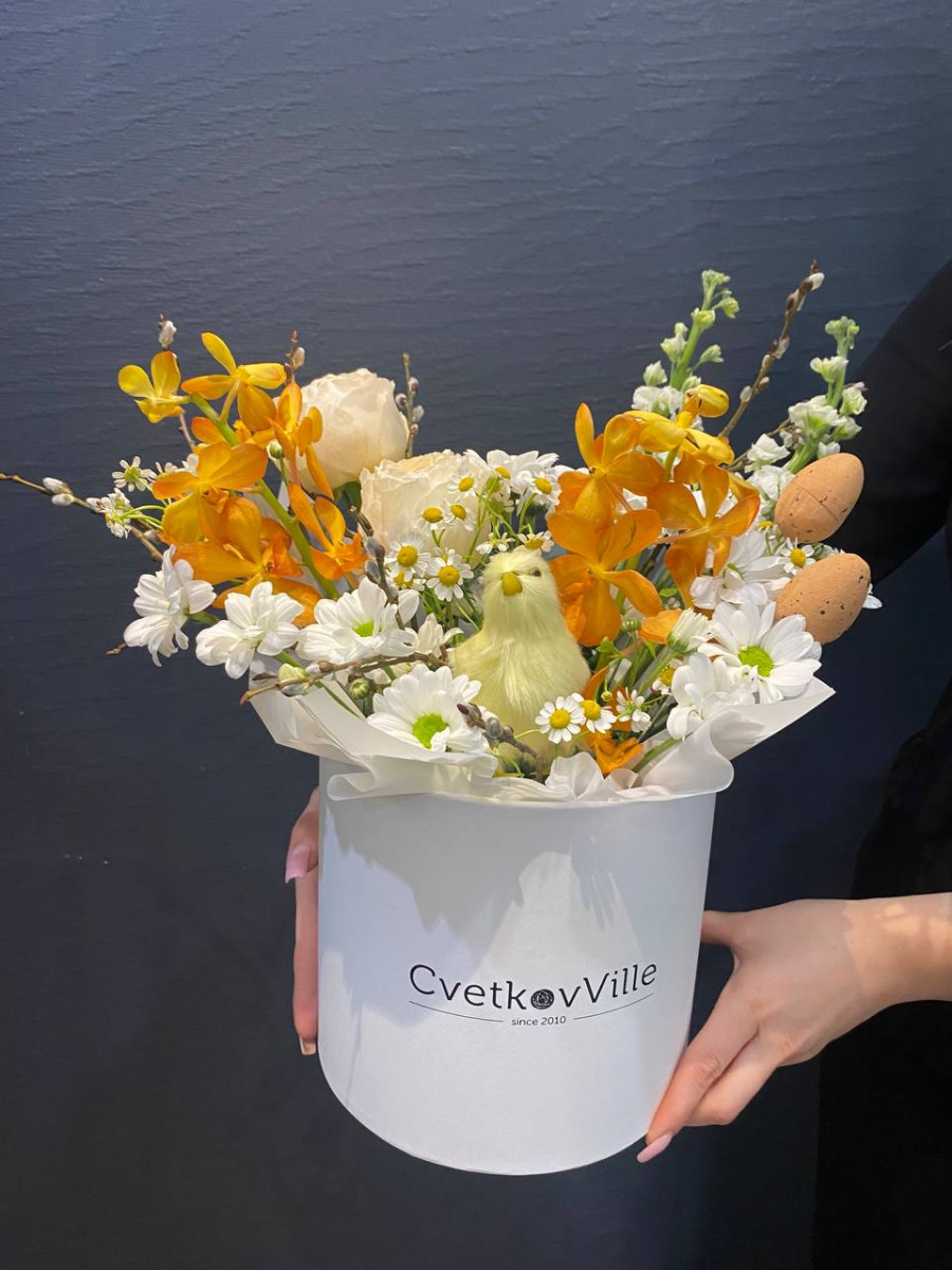 Пасхальная композиция из хризантем и орхидей "Воскресение"