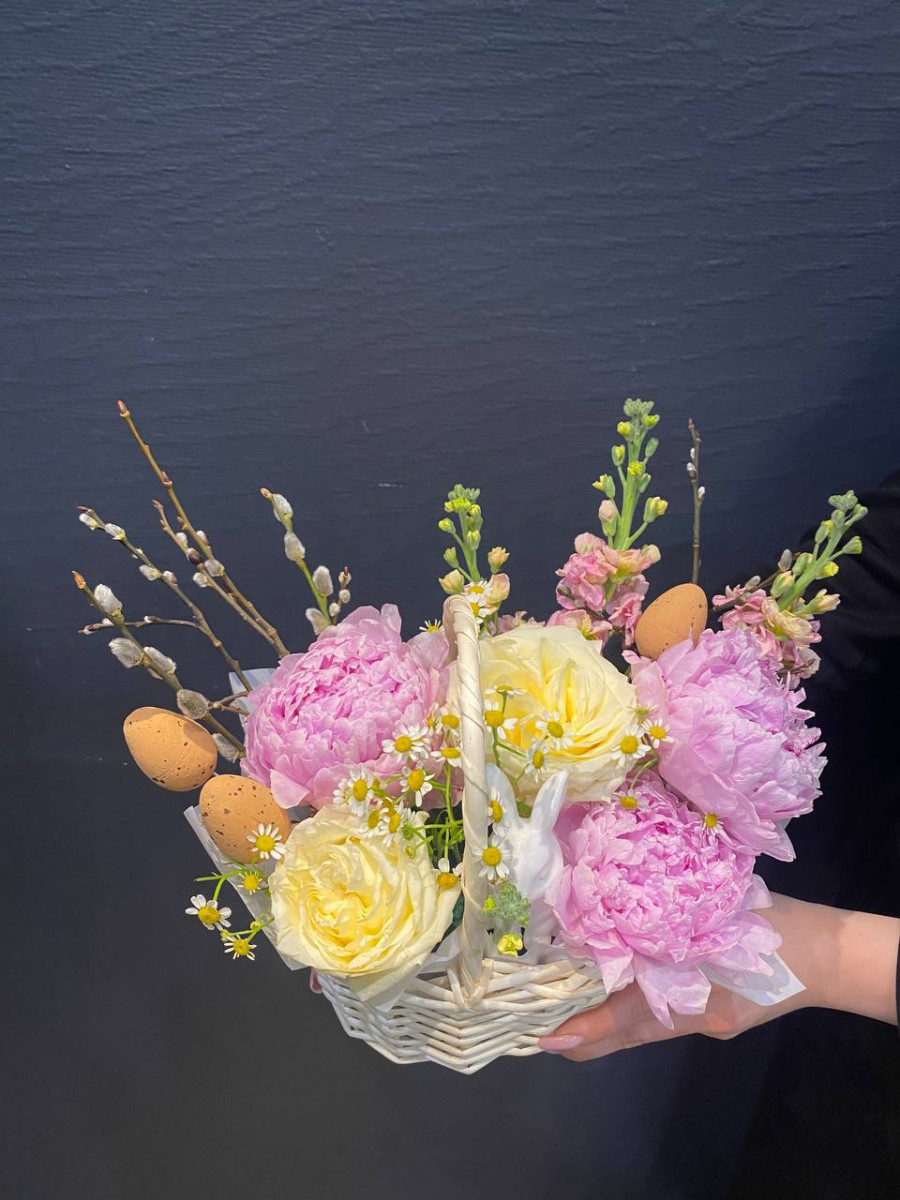 Пасхальная композиция в корзинке "Пасхальный кролик"