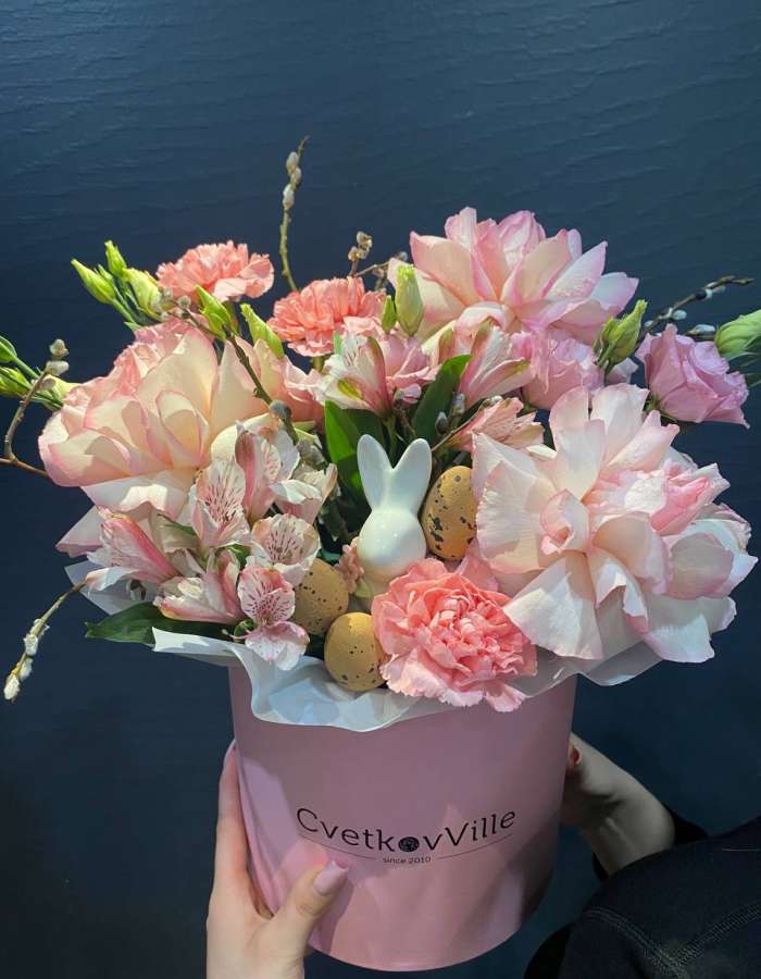 Пасхальная композиция из роз и диантусов "Ангельские крылья"