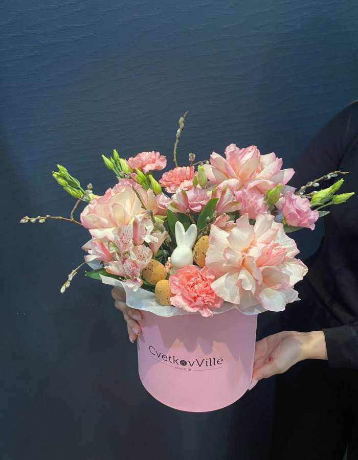 Пасхальная композиция из роз и диантусов "Ангельские крылья"