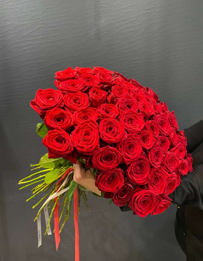 Букет из 51 розы сорта Рэд Наоми (Red Naomi)