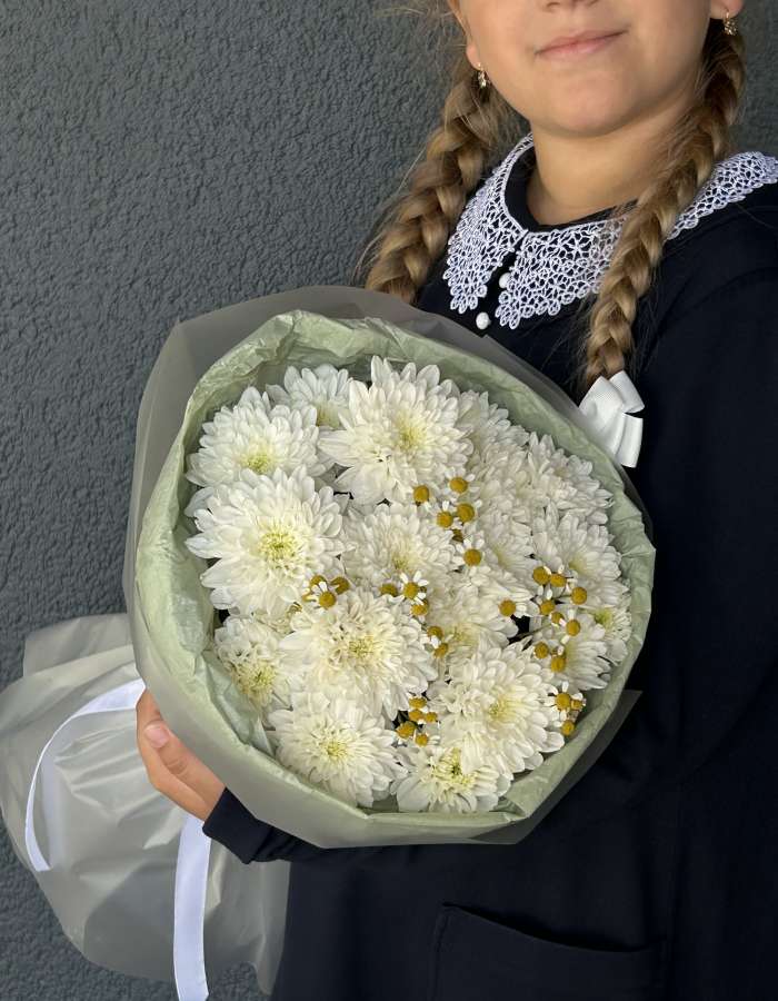 Букет из ромашек и хризантем "Звонок на урок"
