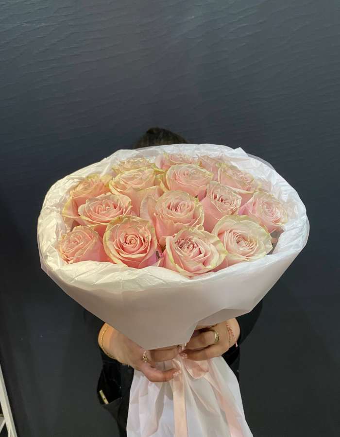 Букет из 15 эквадорских роз Pink Mondial «Нежные мечты» (Акция)