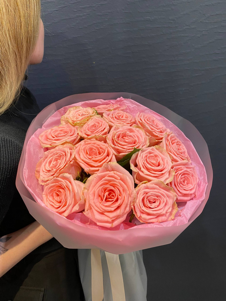 Букет из 15 персиковых роз сорта Софи Лорен (Sophia Loren) 40 см